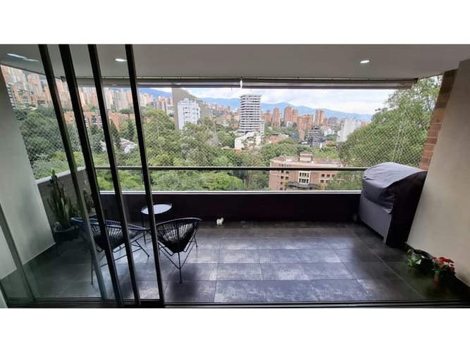 Apartamento de 3 alcobas en venta en Castropol, Medellín, 138 m² · foto 2 de 19