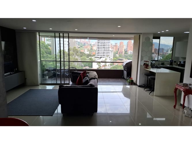 Apartamento de 3 alcobas en venta en Castropol, Medellín, 138 m² · foto 3 de 19