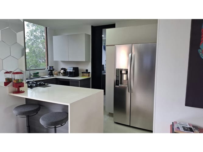 Apartamento de 3 alcobas en venta en Castropol, Medellín, 138 m² · foto 4 de 19
