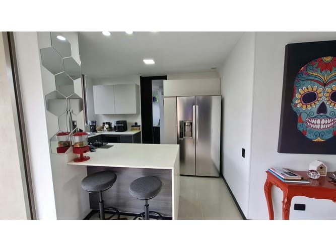 Apartamento de 3 alcobas en venta en Castropol, Medellín, 138 m² · foto 5 de 19