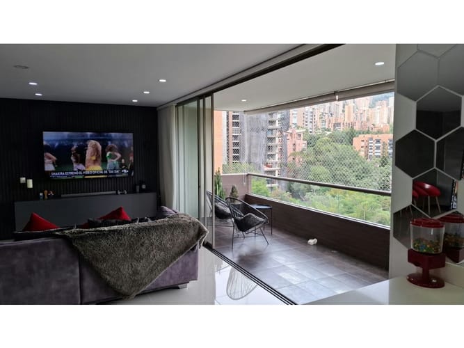 Apartamento de 3 alcobas en venta en Castropol, Medellín, 138 m² · foto 6 de 19