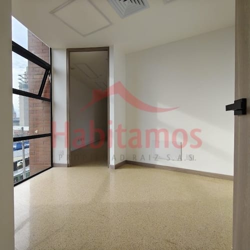 Oficina en venta en El Poblado, Medellín, 32 m² · foto 2 de 12