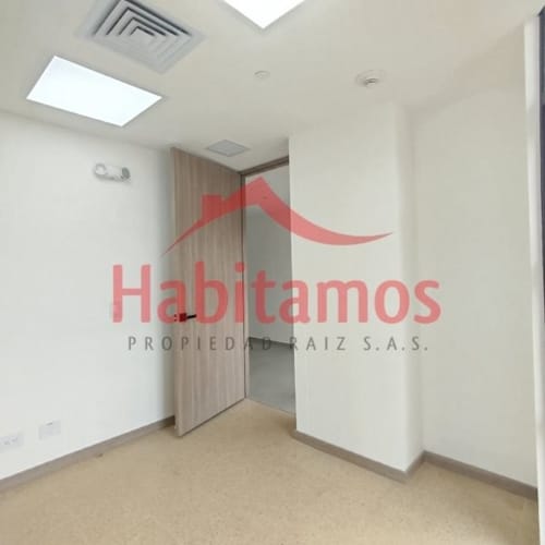 Oficina en venta en El Poblado, Medellín, 32 m² · foto 3 de 12