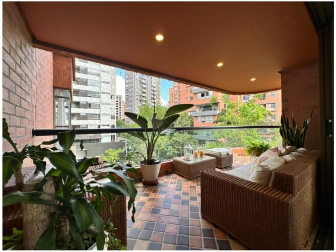 Apartamento de 4 alcobas en venta en Lalinde, Medellín, 215 m² · foto 4 de 15