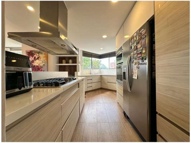 Apartamento de 4 alcobas en venta en Lalinde, Medellín, 215 m² · foto 5 de 15