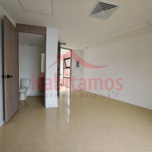 Oficina en venta en El Poblado, Medellín, 32 m² · foto 11 de 12