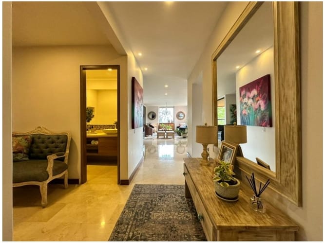 Apartamento de 4 alcobas en venta en Lalinde, Medellín, 215 m² · foto 9 de 15