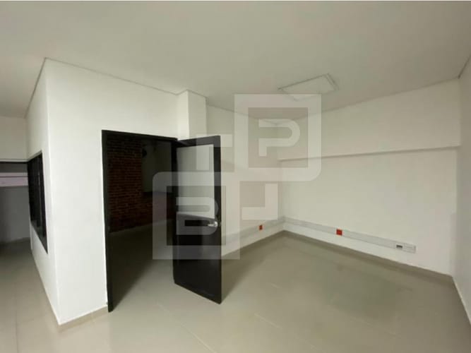 Bodega en arriendo en Perpetuo Socorro, Medellín, 850 m² · foto 23 de 24