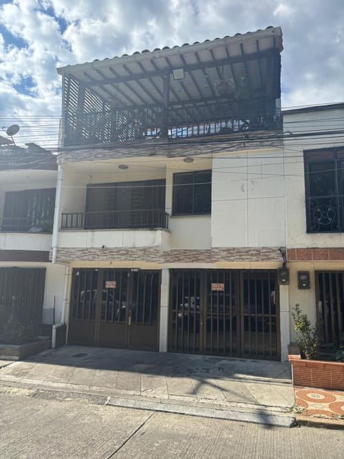 Casa de 6 alcobas en venta en Altos De Corales, Pereira, 224 m² · foto 13 de 19