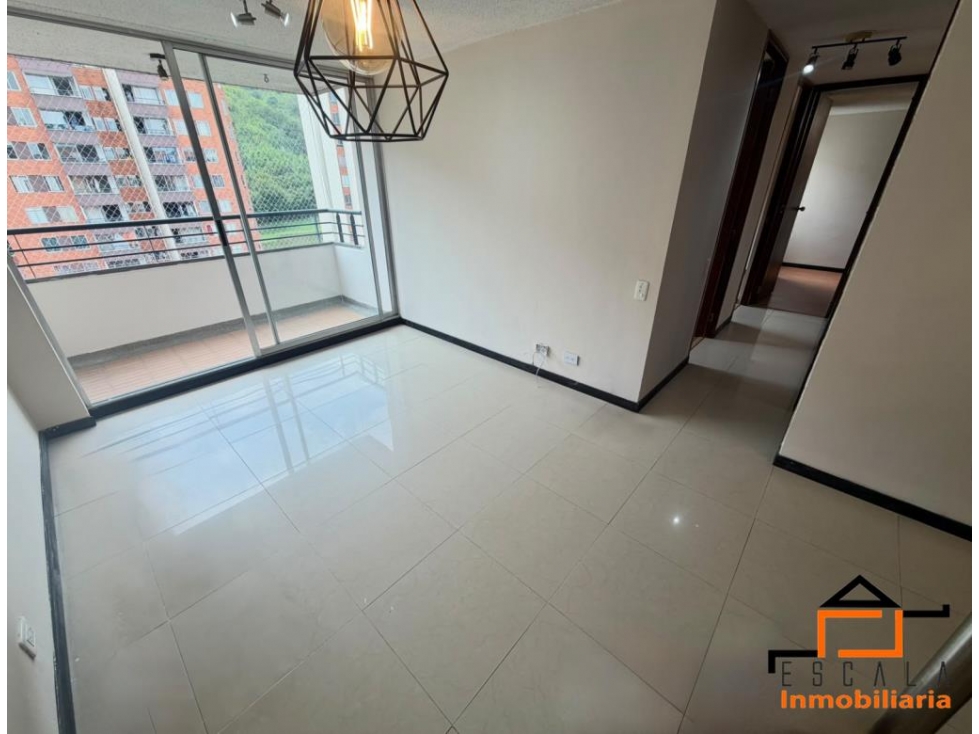 Apartamento en Arriendo en Loma de los bernal, Medellín