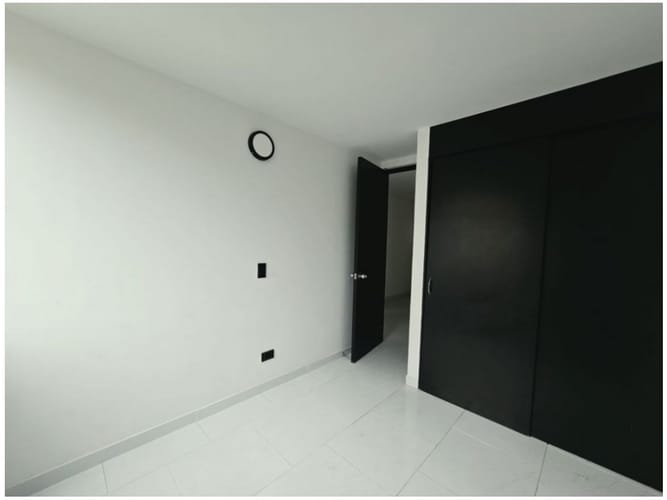Apartamento de 3 alcobas en venta en Loma De Los Bernal, Medellín, 82 m² · foto 4 de 18