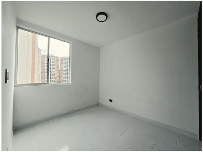 Apartamento de 3 alcobas en venta en Loma De Los Bernal, Medellín, 82 m² · foto 12 de 18