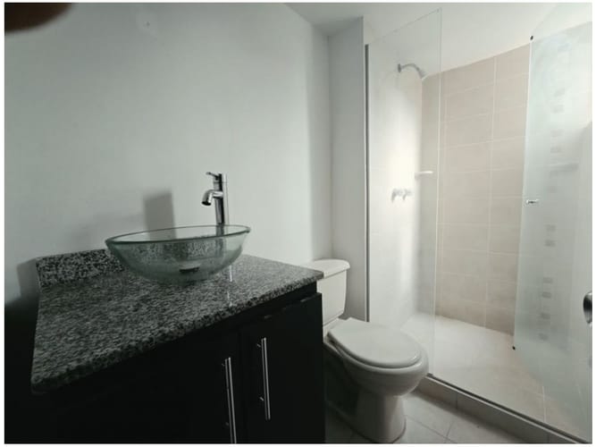 Apartamento de 3 alcobas en venta en Loma De Los Bernal, Medellín, 82 m² · foto 13 de 18