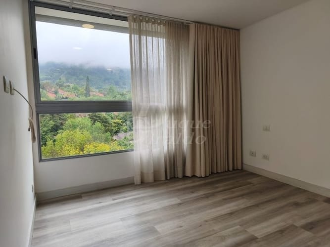 Apartamento de 3 alcobas en arriendo en Loma Del Chocho, Envigado, 98 m² · foto 6 de 19
