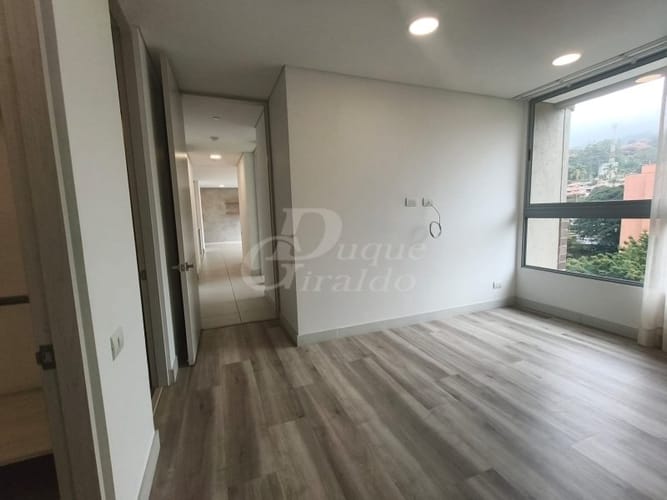 Apartamento de 3 alcobas en arriendo en Loma Del Chocho, Envigado, 98 m² · foto 7 de 19