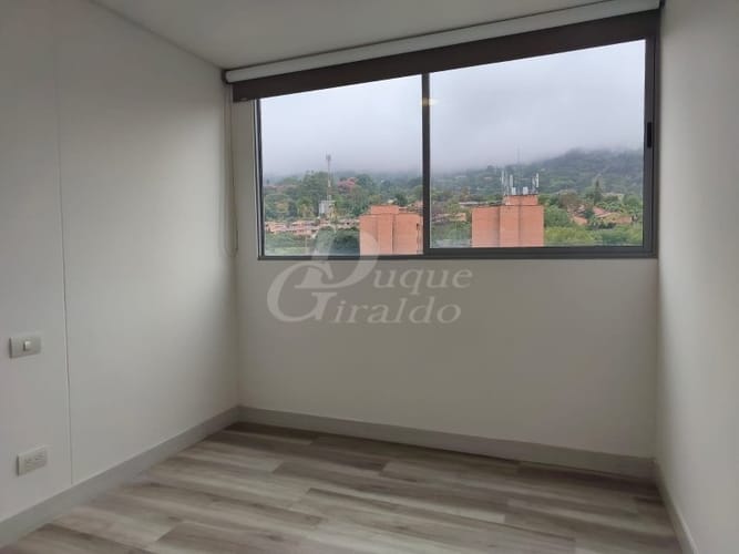 Apartamento de 3 alcobas en arriendo en Loma Del Chocho, Envigado, 98 m² · foto 8 de 19