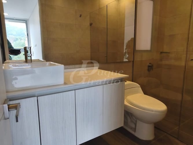 Apartamento de 3 alcobas en arriendo en Loma Del Chocho, Envigado, 98 m² · foto 10 de 19