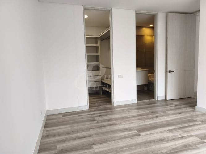 Apartamento de 3 alcobas en arriendo en Loma Del Chocho, Envigado, 98 m² · foto 15 de 19