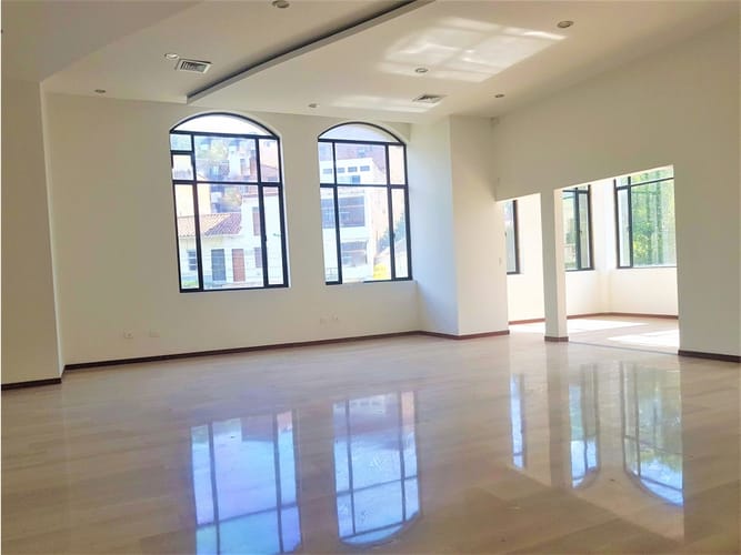 Oficina en arriendo en El Peñon, Cali, 215 m² · foto 2 de 12