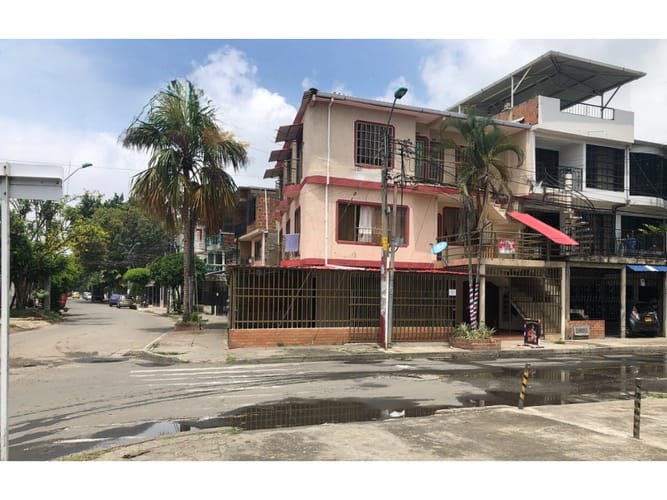 Casa de 12 alcobas en venta en Ciudadela Floralia, Cali, 367 m² · foto 3 de 15