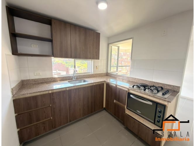 Apartamento de 3 alcobas en arriendo en Loma De Los Bernal, Medellín, 68 m² · foto 2 de 17