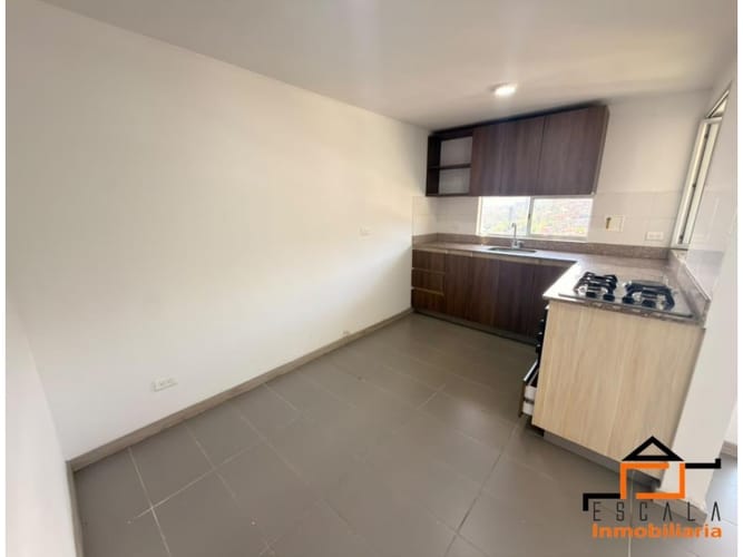Apartamento de 3 alcobas en arriendo en Loma De Los Bernal, Medellín, 68 m² · foto 3 de 17
