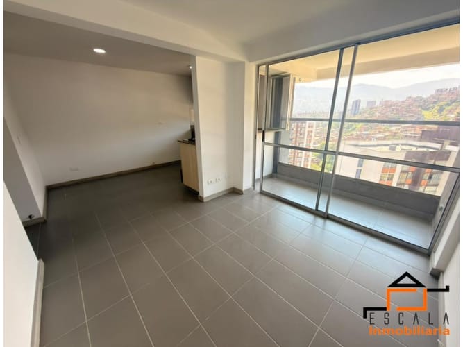 Apartamento de 3 alcobas en arriendo en Loma De Los Bernal, Medellín, 68 m² · foto 5 de 17