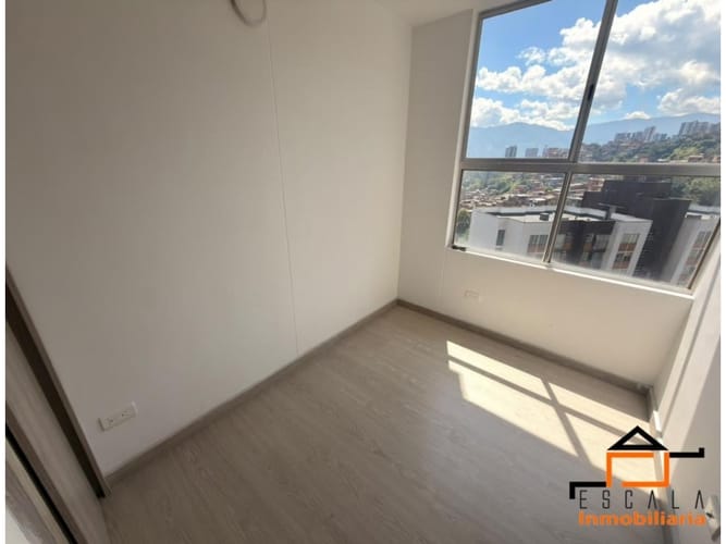 Apartamento de 3 alcobas en arriendo en Loma De Los Bernal, Medellín, 68 m² · foto 13 de 17