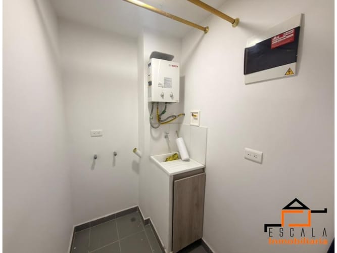 Apartamento de 3 alcobas en arriendo en Loma De Los Bernal, Medellín, 68 m² · foto 16 de 17