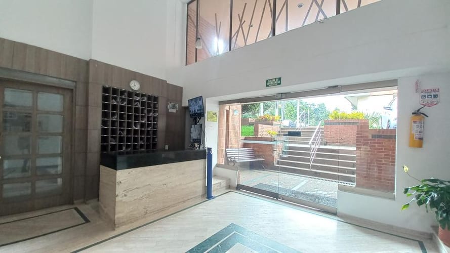 Apartamento de 3 alcobas en venta en Cedritos, Bogotá, 100 m² · foto 2 de 24