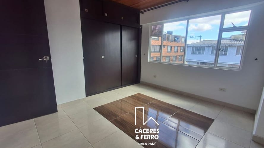 Casa de 12 alcobas en venta en Engativá, Bogotá, 340 m² · foto 17 de 24
