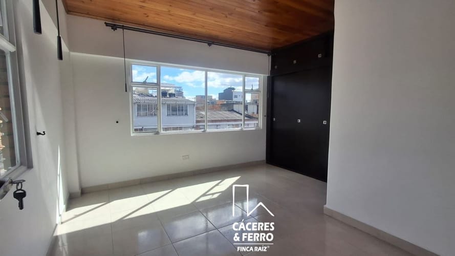 Casa de 12 alcobas en venta en Engativá, Bogotá, 340 m² · foto 18 de 24