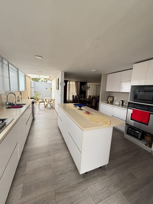 Casa de 5 alcobas en arriendo en Ciudad Jardin, Cali, 250 m² · foto 13 de 24