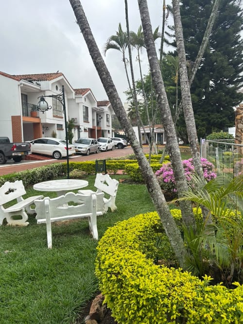 Casa de 5 alcobas en arriendo en Ciudad Jardin, Cali, 250 m² · foto 23 de 24