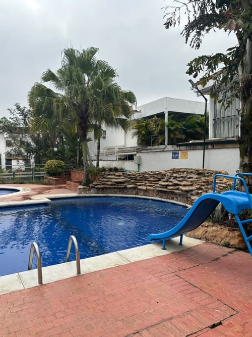 Casa de 5 alcobas en arriendo en Ciudad Jardin, Cali, 250 m² · foto 3 de 24