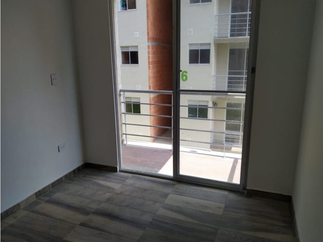 Apartamento de 2 alcobas en venta en Picaleña Y Mirolindo, Ibagué, 45 m² · foto 2 de 24