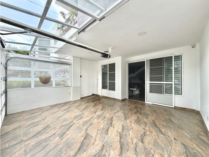 Casa de 7 alcobas en venta en Las Mercedes, Palmira, 384 m² · foto 2 de 24
