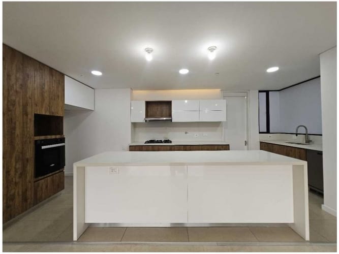 Apartamento de 3 alcobas en venta en Santa Maria De Los Angeles, Medellín, 205 m² · foto 9 de 12