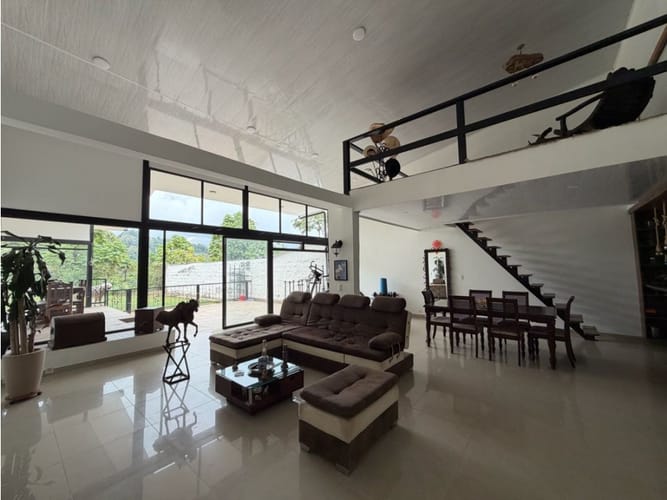 Casa de 5 alcobas en venta en La Francia, Manizales, 305 m² · foto 2 de 20