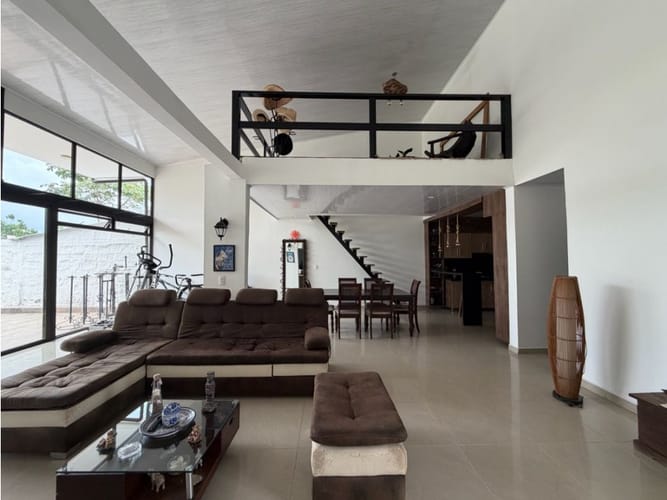 Casa de 5 alcobas en venta en La Francia, Manizales, 305 m² · foto 3 de 20