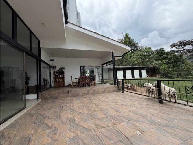 Casa de 5 alcobas en venta en La Francia, Manizales, 305 m² · foto 17 de 20