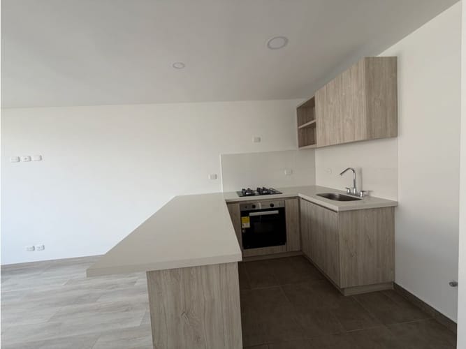 Apartamento de 3 alcobas en venta en Avenida Kevin Angel, Manizales, 76 m² · foto 3 de 13