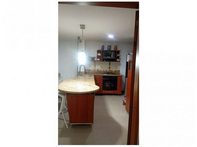 Apartaestudio en venta en La Castellana, Medellín, 67 m² · foto 2 de 12
