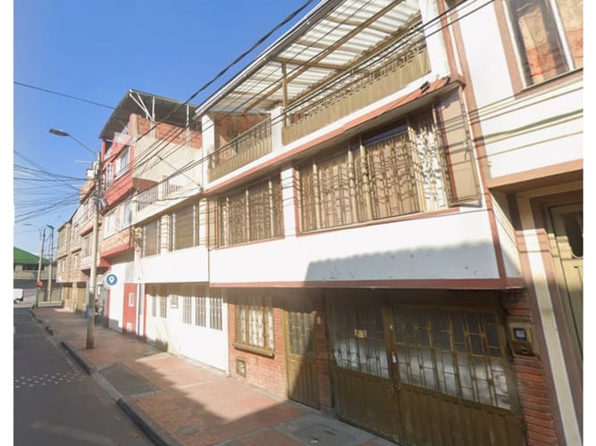 Casa de 5 alcobas en venta en Los Laureles, Bogotá, 210 m² · foto 2 de 24