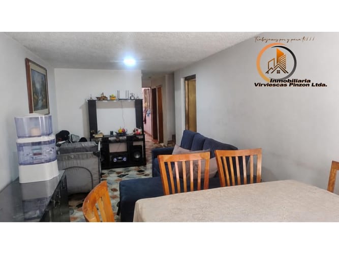 Casa de 5 alcobas en venta en Los Laureles, Bogotá, 210 m² · foto 6 de 24