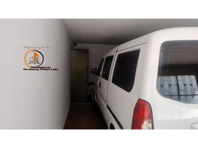 Casa de 5 alcobas en venta en Los Laureles, Bogotá, 210 m² · foto 8 de 24