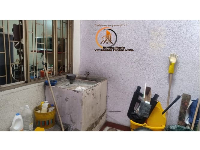 Casa de 5 alcobas en venta en Los Laureles, Bogotá, 210 m² · foto 11 de 24