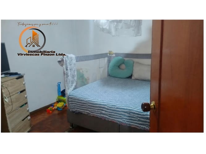 Casa de 5 alcobas en venta en Los Laureles, Bogotá, 210 m² · foto 14 de 24