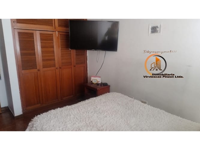 Casa de 5 alcobas en venta en Los Laureles, Bogotá, 210 m² · foto 17 de 24