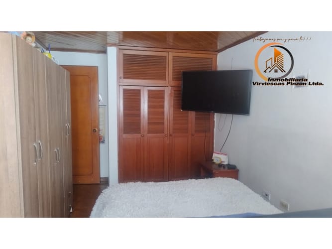 Casa de 5 alcobas en venta en Los Laureles, Bogotá, 210 m² · foto 18 de 24